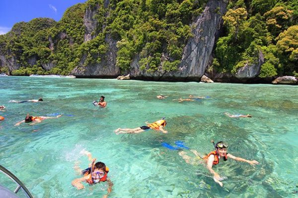 Day 5: Explore Jolly Buoy Island or Red Skin Island – Marine Wonders